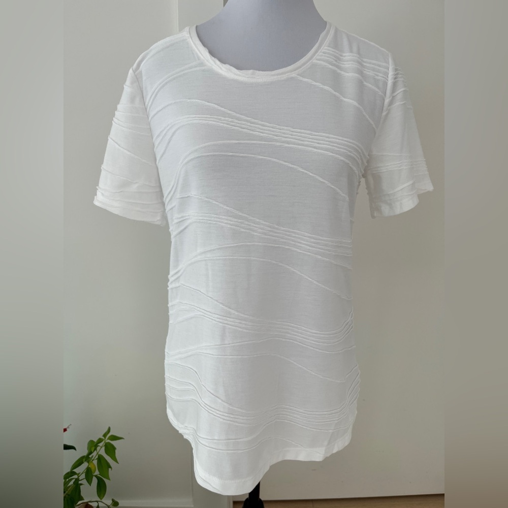 IYLA White T-Shirt Short Sleeve Round Neck Texture Relaxed Fit Basic Staple
